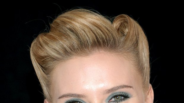 Retro glamour ... Scarlett Johansson at the premier of We Bought a Zoo.