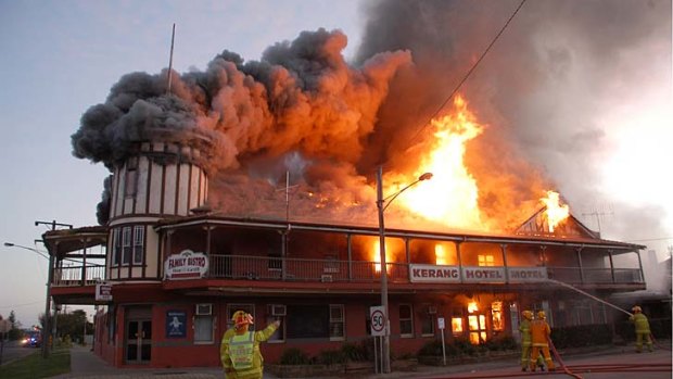 The historic Kerang Hotel has been destroyed by fire.