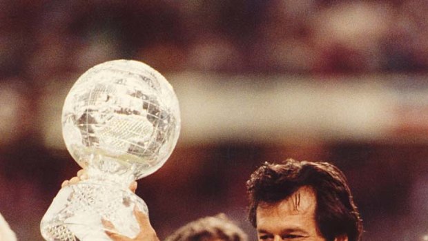 Pakistan's Imran Khan raises the 1992 World Cup at the MCG.