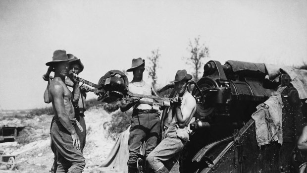 Australian gunners load a 9.2-inch howitzer on the Somme, July 1916.