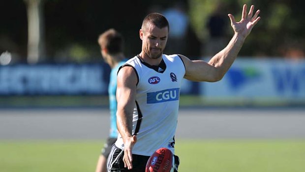 Darren Jolly trains during the Magpies camp in Wangaratta.