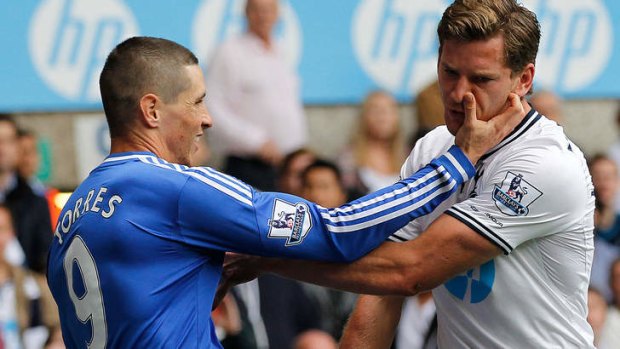 Fernando Torres (L) tussles with Tottenham Hotspur's Belgian defender Jan Vertonghen.