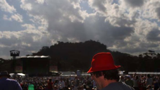 An evening descends on a perfect spring day with Hanging Rock as the backdrop, a crowd of 12, 000 awaits Canadian singer-poet Leonard Cohen.