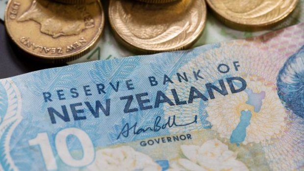 'The high exchange rate continues to restrain growth," the Reserve Bank of New Zealand found, taking a break from raising interest rates.