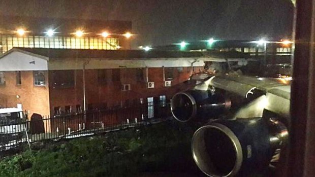 Embedded ... A picture released on Twitter shows the wing of a British Airways plane hitting an office building from a runway at Johannesburg's O.R. Tambo International Airport.