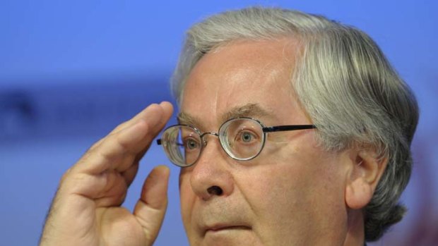Governor of the Bank of England Mervyn King says there are growing signs of a global economic disaster.