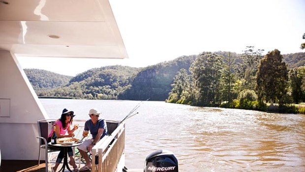 Retreat and relax ... boating on the Hawkesbury.