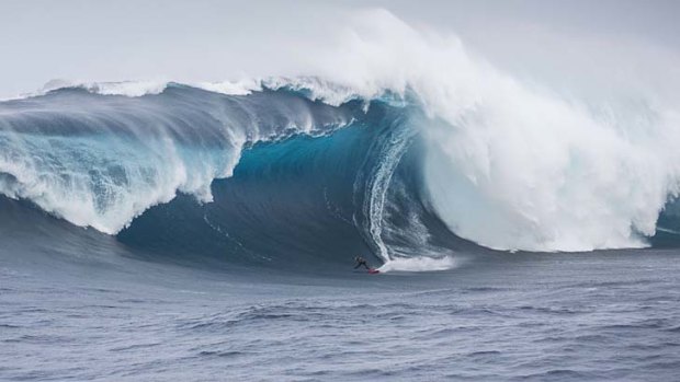 The wave begins to break over Tyler Hollmer Cross.