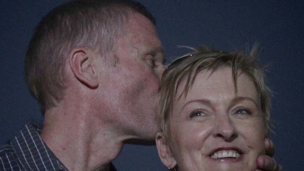Gordon Wood kisses his sister Jackie Schmidt.