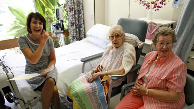 Carmel Tebbutt at Liverpool Hospital with a patient, Enid Gillam, and her sister, Elaine Bovis.