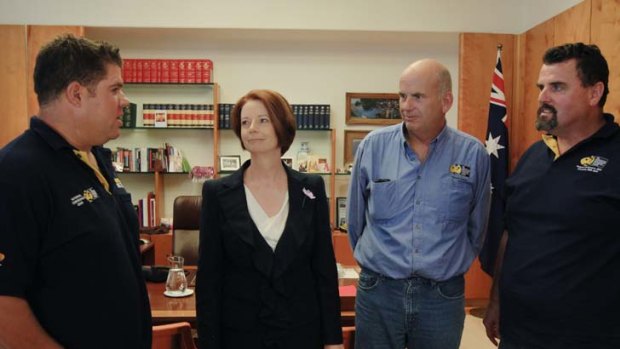 Assurance &#8230; Julia Gillard speaks to Alcoa workers.