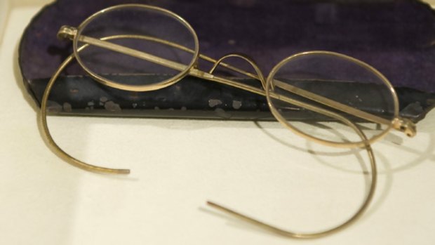 Gandhi's glasses - the "eyes" that let him envision a free India - are to be auctioned in New York.