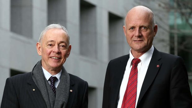 Family First senator Bob Day and LDP senator David Leyonhjelm disagree with a government proposal to force the unempoyed to apply for 40 jobs a month.