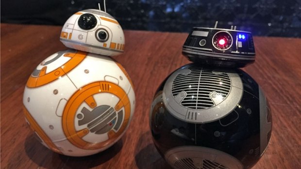 Newcomer BB-9E, due to appear in <i>Episode VIII: The Last Jedi</i>, joins fan favourite BB-8.