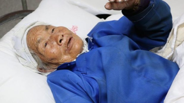 93-year-old Ma Caizhen crawled to safety by herself after the earthquake.