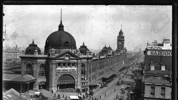 Flinders Street Station in 1927.