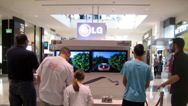 Westfield shoppers take LG's Cinema 3D Challenge.