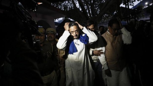 Shashi Tharoor after performing the last rites for his wife Sunanda Puskhar.