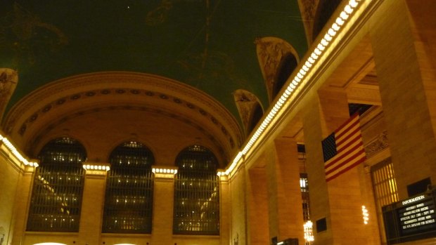 Beaux-Arts style: Grand Central Station features majestic columns and sculpted gods outside, and an interior dominated by the vast main concourse.