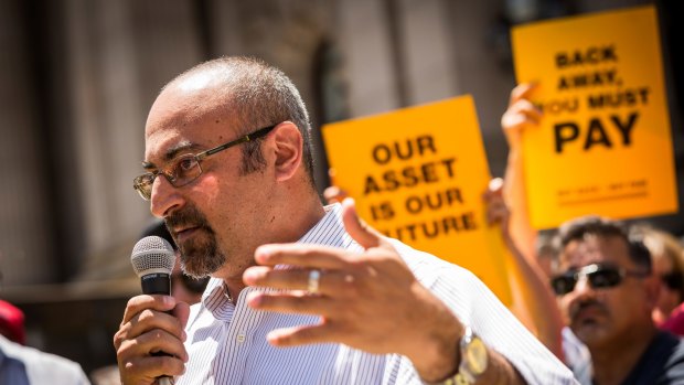 Peter Khalil speaks to members of the Taxi industry.