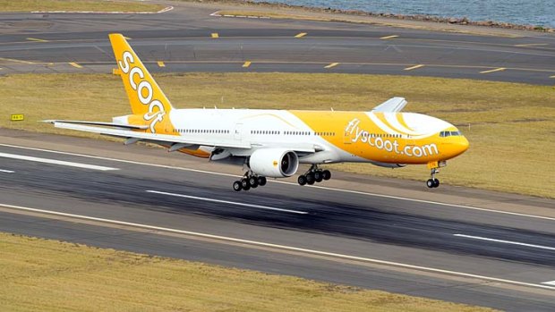 The first flight by Singapore Airlines' low-cost offshoot, Scoot, touches down at Sydney Airport.
