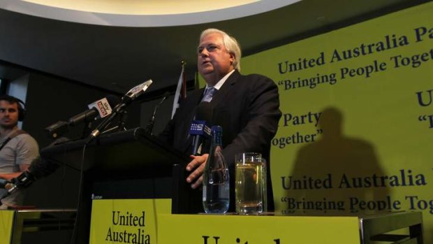 Clive Palmer's United Australia Party has recruited two Queensland MPs.