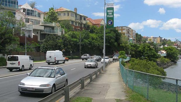 Traffic on Kingsford Smith Drive at Hamilton.