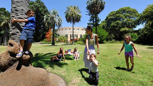 The Filippides and Datoy families enjoying a picnic in the Botanic Gardens.