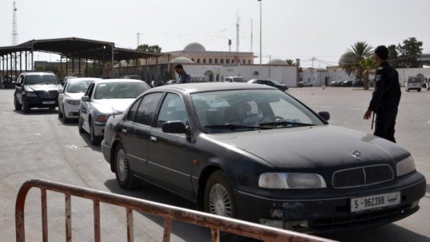 Cars line up to cross the border from Libya into Tunisia.