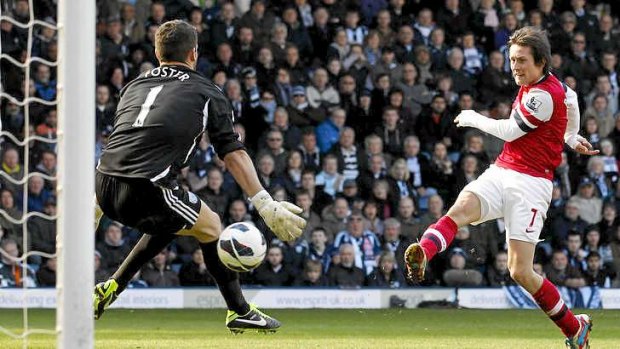 Arsenal's midfielder Tomas Rosicky scores his second goal beating West Bromwich Albion's goalkeeper Ben Foster.