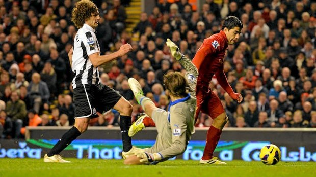 Liverpool's striker Luis Suarez (R) beats Newcastle United's defender Fabricio Coloccini (L) and goalkeeper Tim Krul to score the equalising goal.