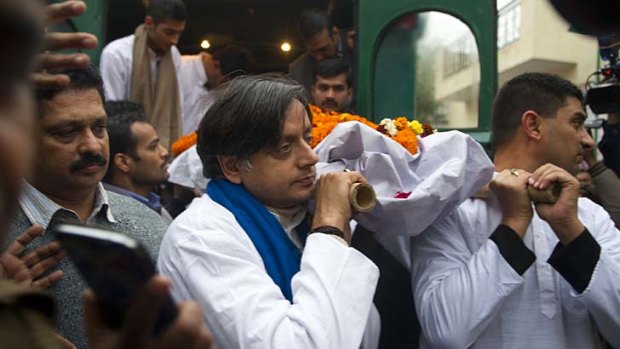 Indian MP Shashi Tharoor, centre, with relatives and friends as they carry the body of Tharoor's wife Sunanda to the cremation ceremony.