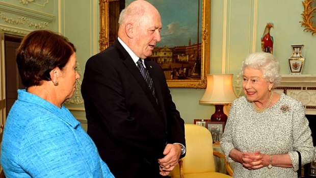 General Peter Cosgrove meets the Queen.