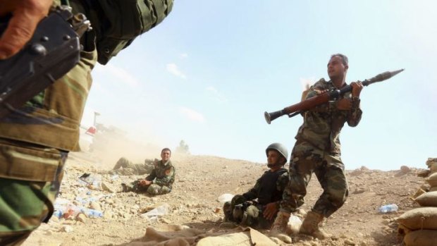 Kurdish "peshmerga" troops fight Islamic State militants on the outskirts of the province of Nineveh.