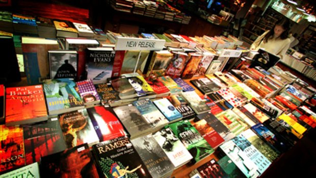 Sales figures show books are 2009's most popular Christmas present.