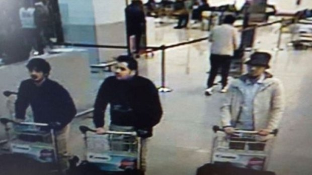 A hunt is under way for a "man in white", one of three men filmed pushing luggage trolleys in Zaventem Airport before the blasts in the departure hall. Authorities say the other two men, dressed in black, were suicide bombers.
