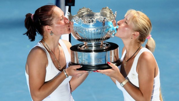 Kateryna Bondarenko and Alona Bondarenko of the Ukraine won the womens doubles final at the 2008 Australian Open.