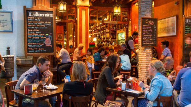 Dining buzz: Don't let waiters stick you in a corner (Seville, Spain).