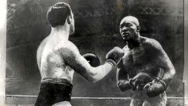 Jack Johnson fights Tommy Burns for the world heavyweight title in Sydney in December 1908.