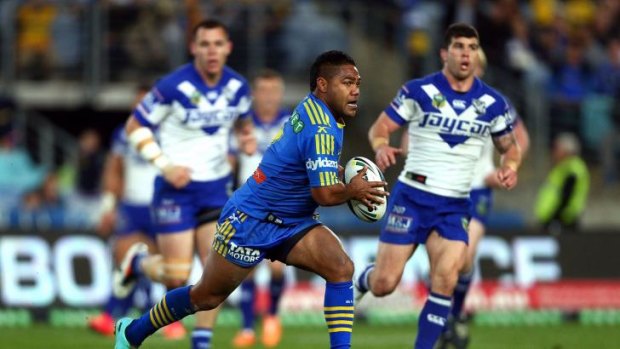 Opportunity lost: Eels halfback Chris Sandow finds a gap against the Bulldogs.