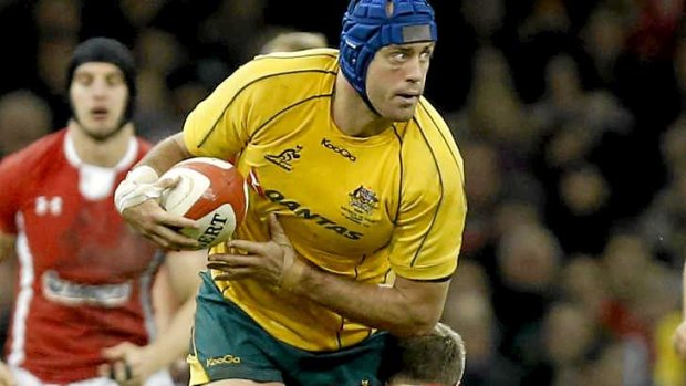 Former Wallabies captain Nathan Sharpe says James O'Connor is offside with his teammates.