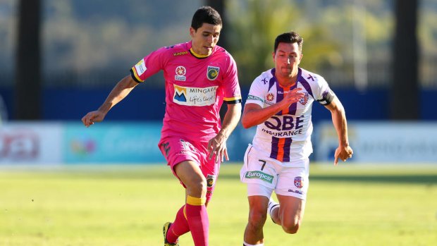 Tomas Rogic of the Mariners bursts past Perth Glory captain Jacob Burns yesterday.