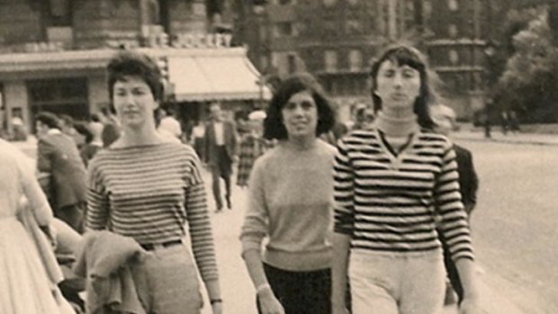Susan Sontag (centre), with Harriet Sohmers (left) and Barbara Sohmers on the Pont Au Double.