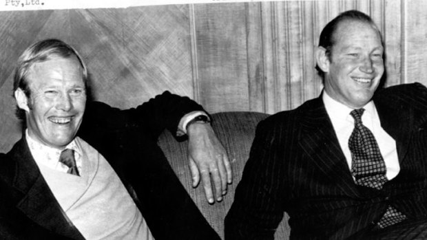 Tony Greig and Kerry Packer in 1977.