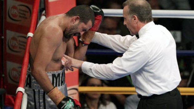 Manny Siaca complains after a clash of heads with Danny Green.