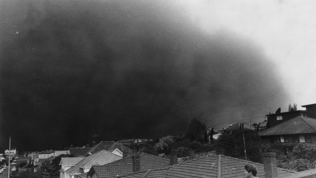 The giant dust storm heads towards Northcote.