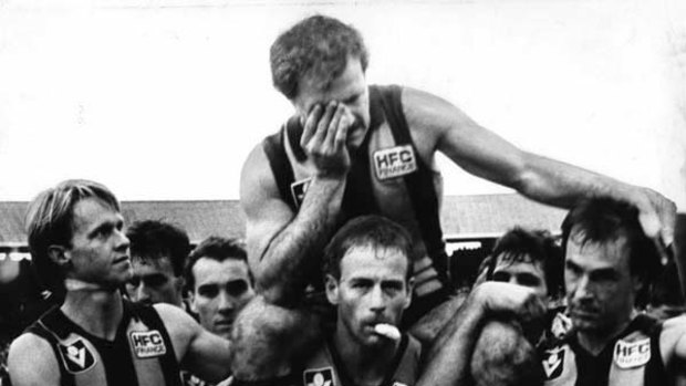 Leigh Matthews sheds a tear at the end of his last game, the 1985 Grand FInal.
