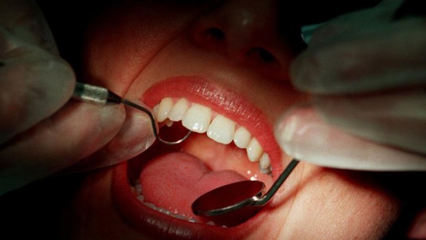 The government has moved to reduce the number of Australians waiting on public dental waiting lists.