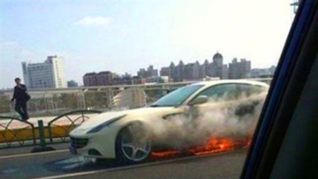A Ferrari FF in China has caught on fire. <em>Photos: auto163.com</em>