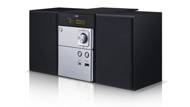 Starter kit: The LG CM1530 has simple controls that are easy to use and good sound definition.